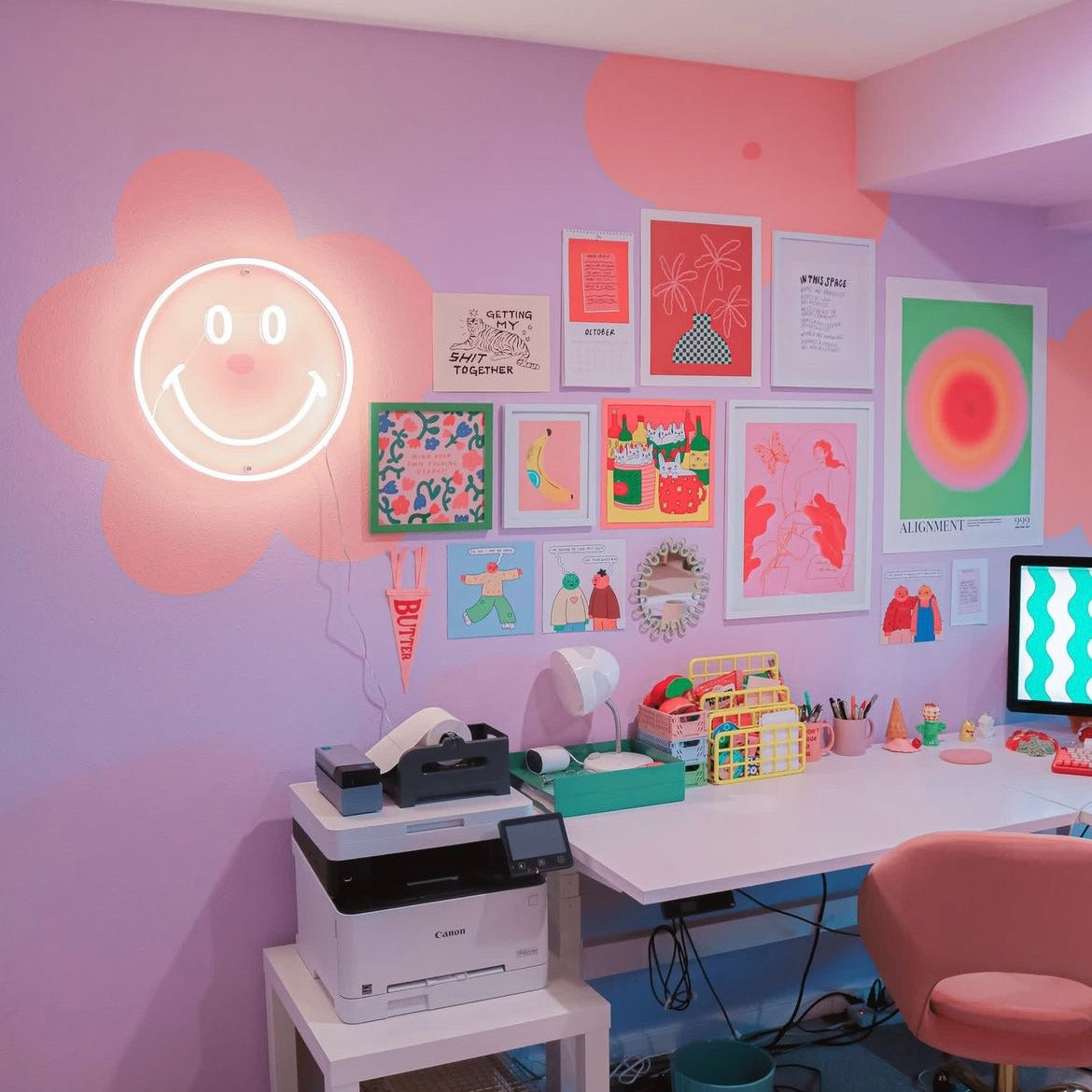 How LED neon signs can boost your concentration and your productivity at work?