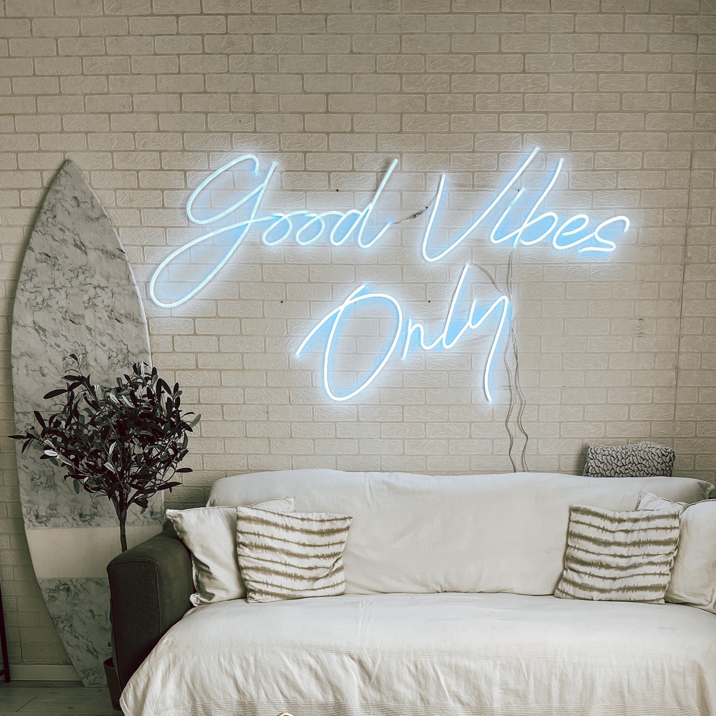Set the Mood: Create a Vibe in Your Space with Neon Lighting