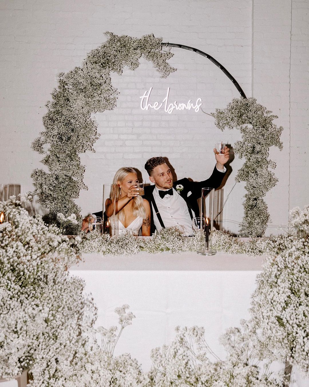 What is the perfect size of a wedding neon sign