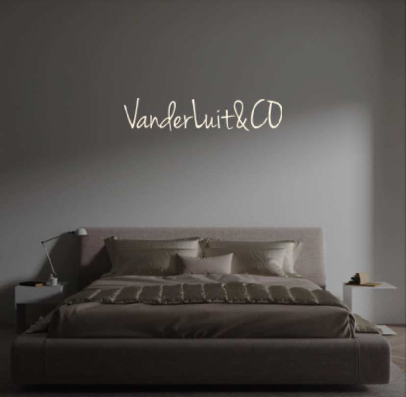 Custom text: VanderLuit&CO