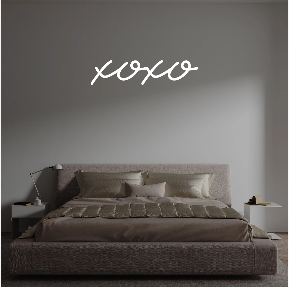 Custom text: xoxo