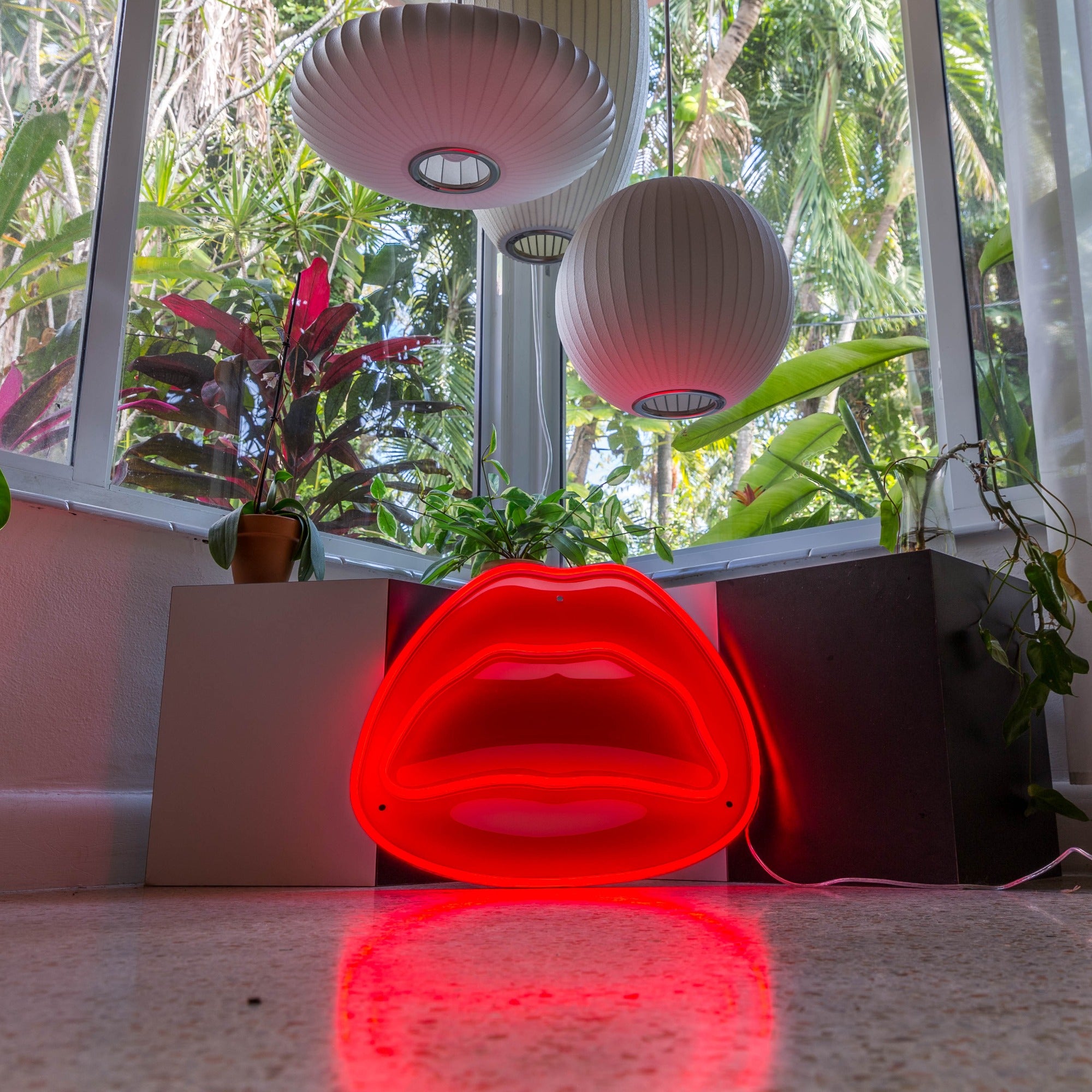 Red Lips by Tom Wesselmann, LED neon sign